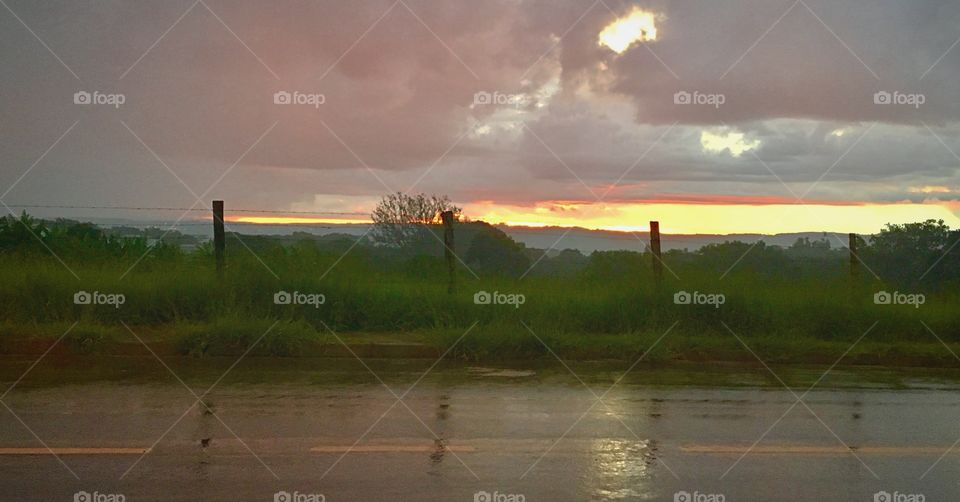 20h - #sol e #chuva!
É "boa noite" que se deve dizer?
🌄
#entardecer
#anoitecer
#paisagem
#fotografia
#mobgrafia