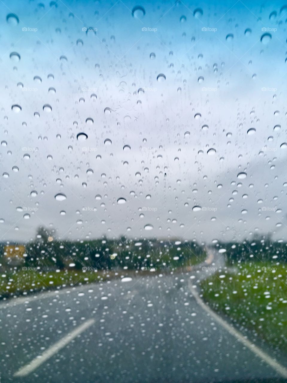 A rainy day on the road.  Keeping your attention on driving and contemplating the beauty in Brazil. / Um dia chuvoso na estrada. Mantendo a atenção na direção e contemplando a beleza no Brasil. 