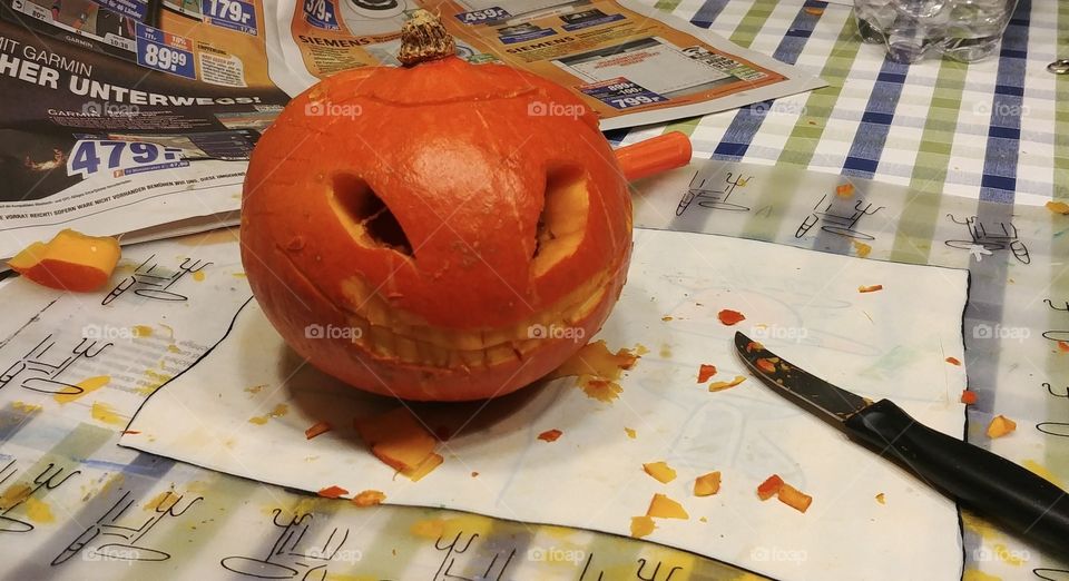 Halloween schnitzen Kürbis orange gemüse Ernte gesicht face