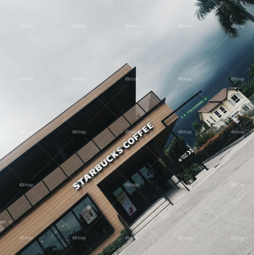 minimal, minimalist, simplicity, art, aesthetic, instagram, artwork, tumblr, lifestyle, nature, sky, skies, palm tree, trees, landscape, clouds, skyporn, earth, nature lover, world, love, beautiful, blue, blue sky, starbucks, architecture, coffee