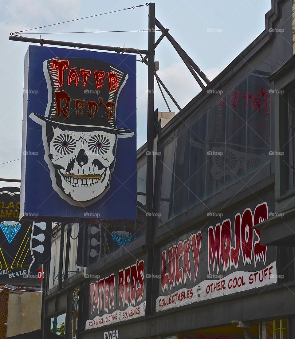 Tater reds. Skull sign on Beale st