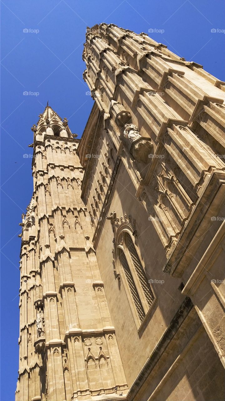 find a perfect place to visit 👉spain🌏
church in the city....