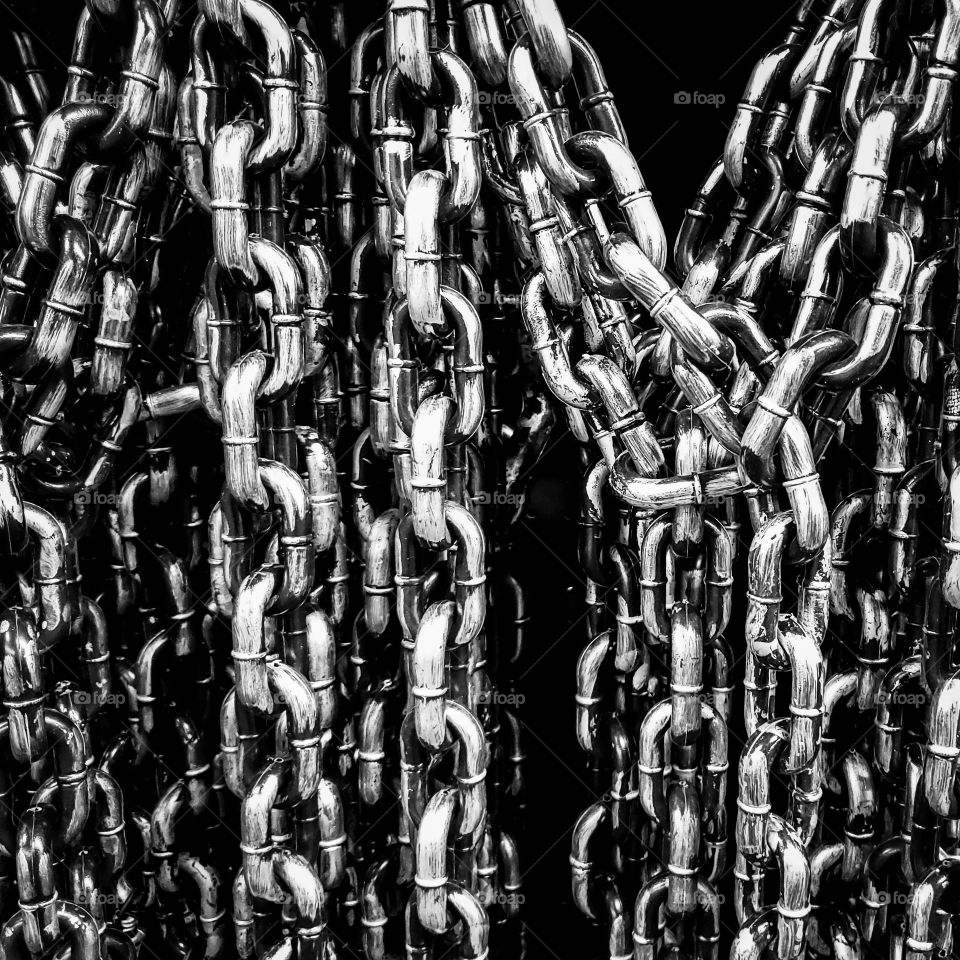 Chains in black and white