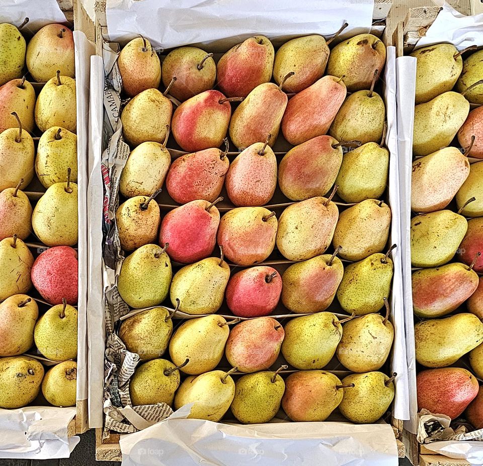 Pears on the market of Tachkent