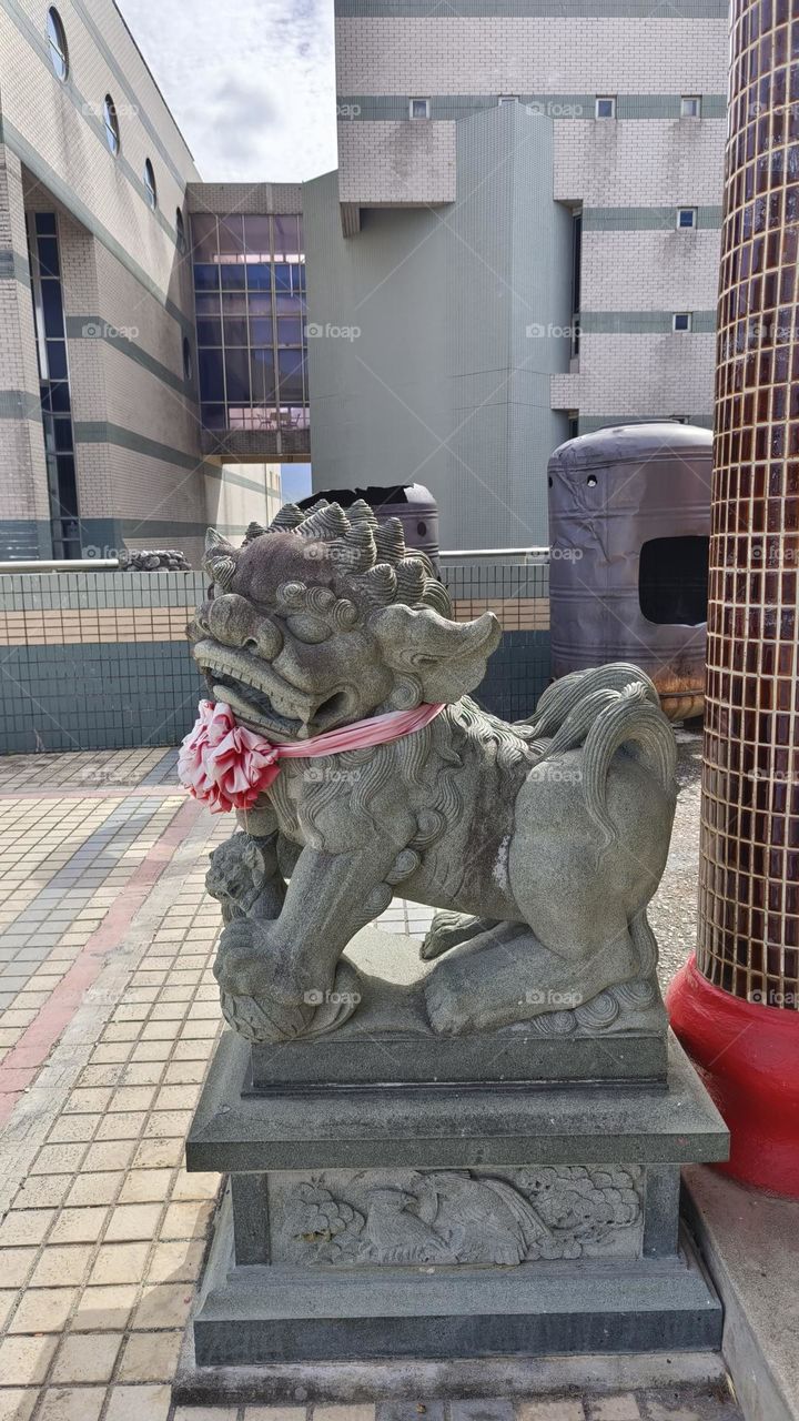 Statue of a lion at the entrance to the temple.