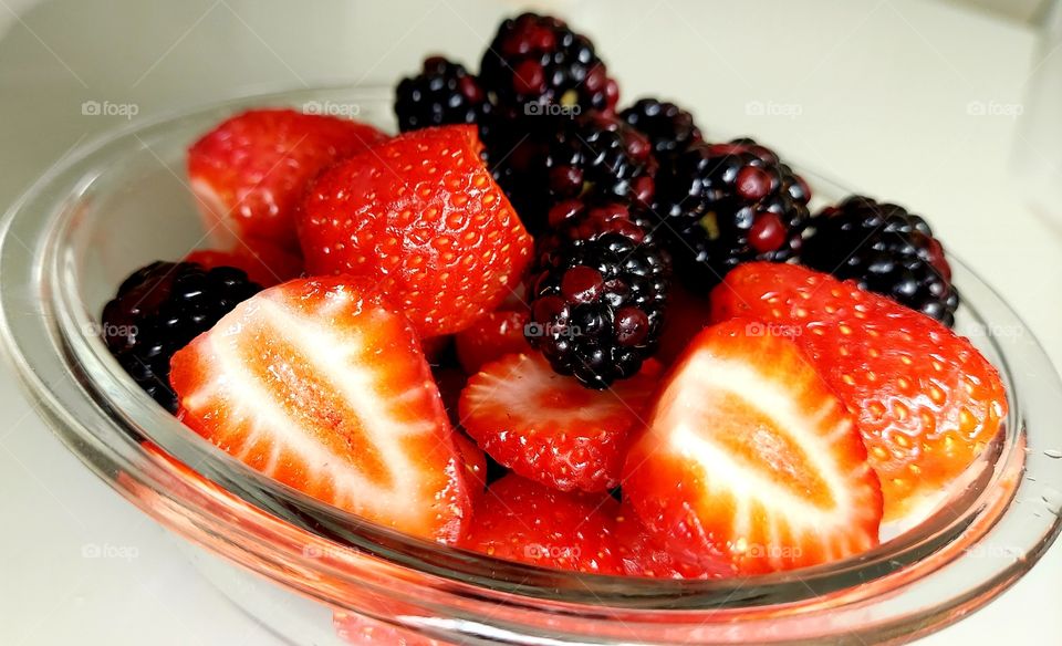 Deliciosas, frutas vermelhas é uma boa dica pra fazer um suco ou uma geleia.