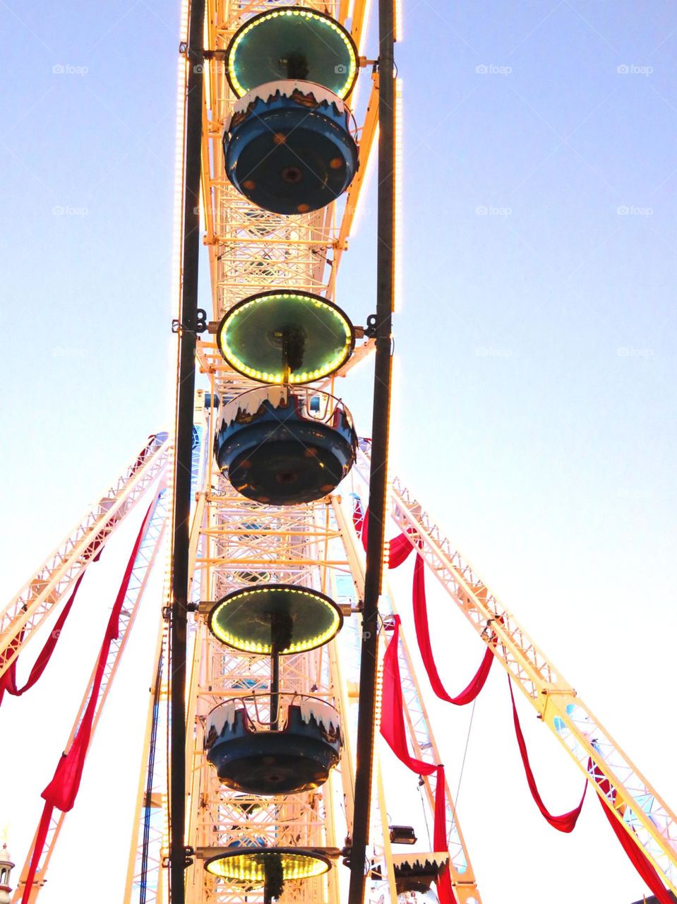 Ferris wheel nacelles