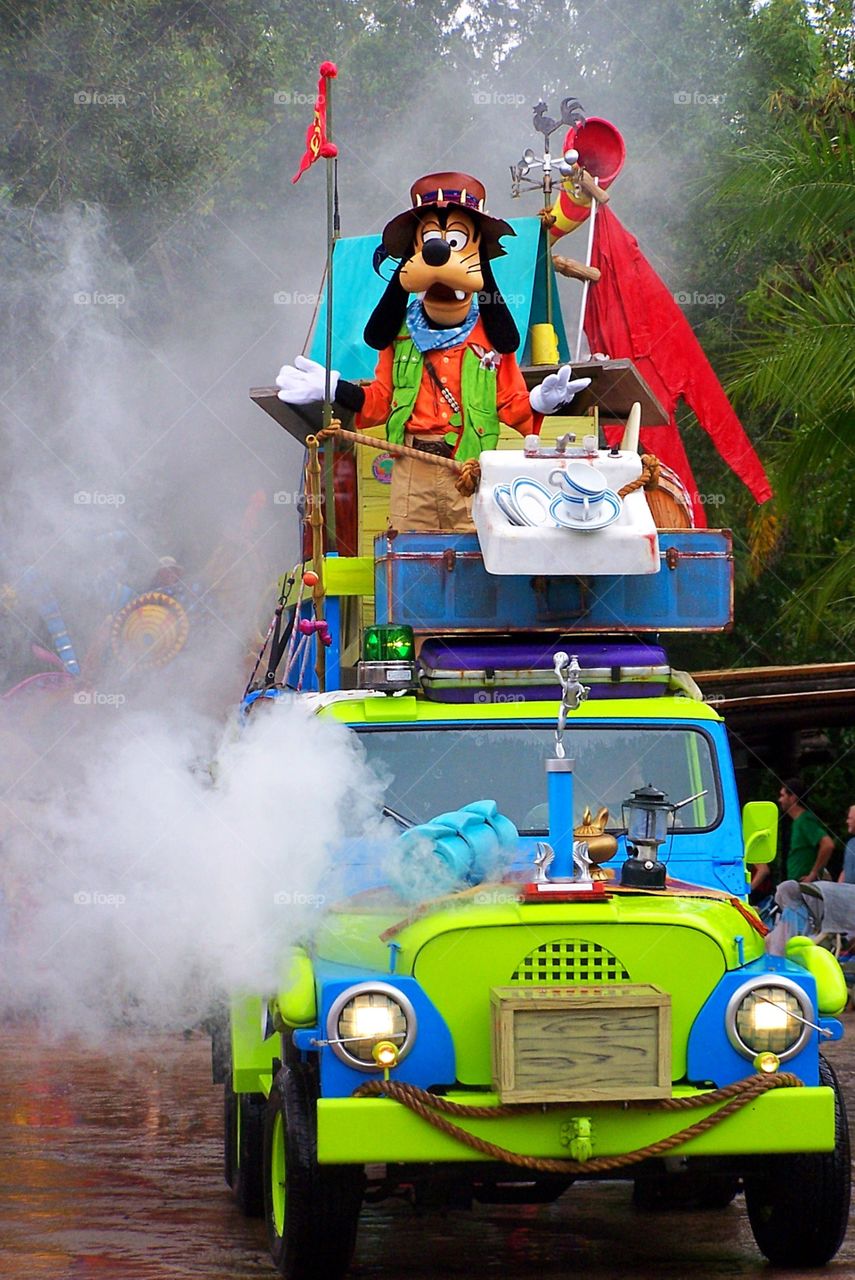 Goofey parade; steam, green car; surprise) exhaust, Disney 