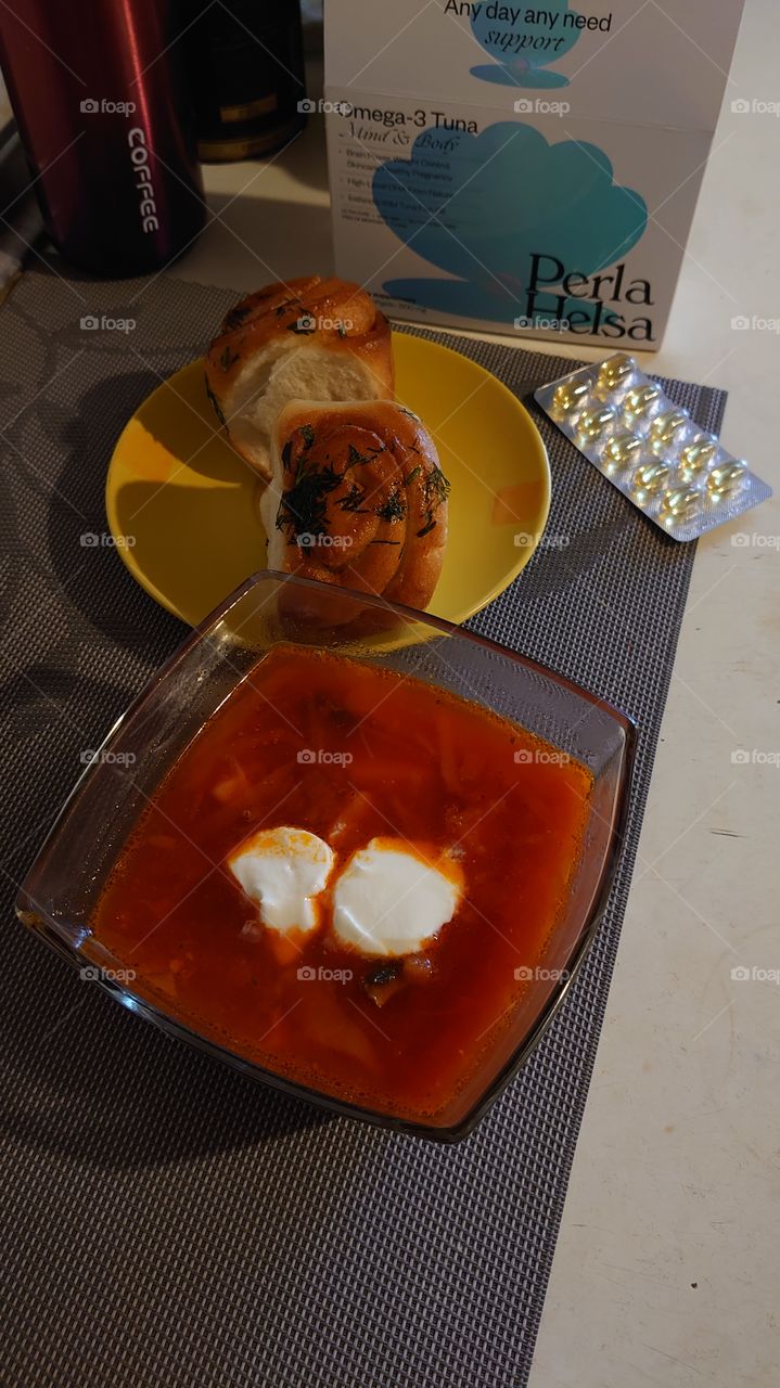 Ukrainian borsch with garlic buns