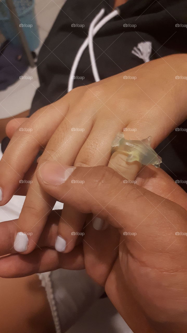 hands ring