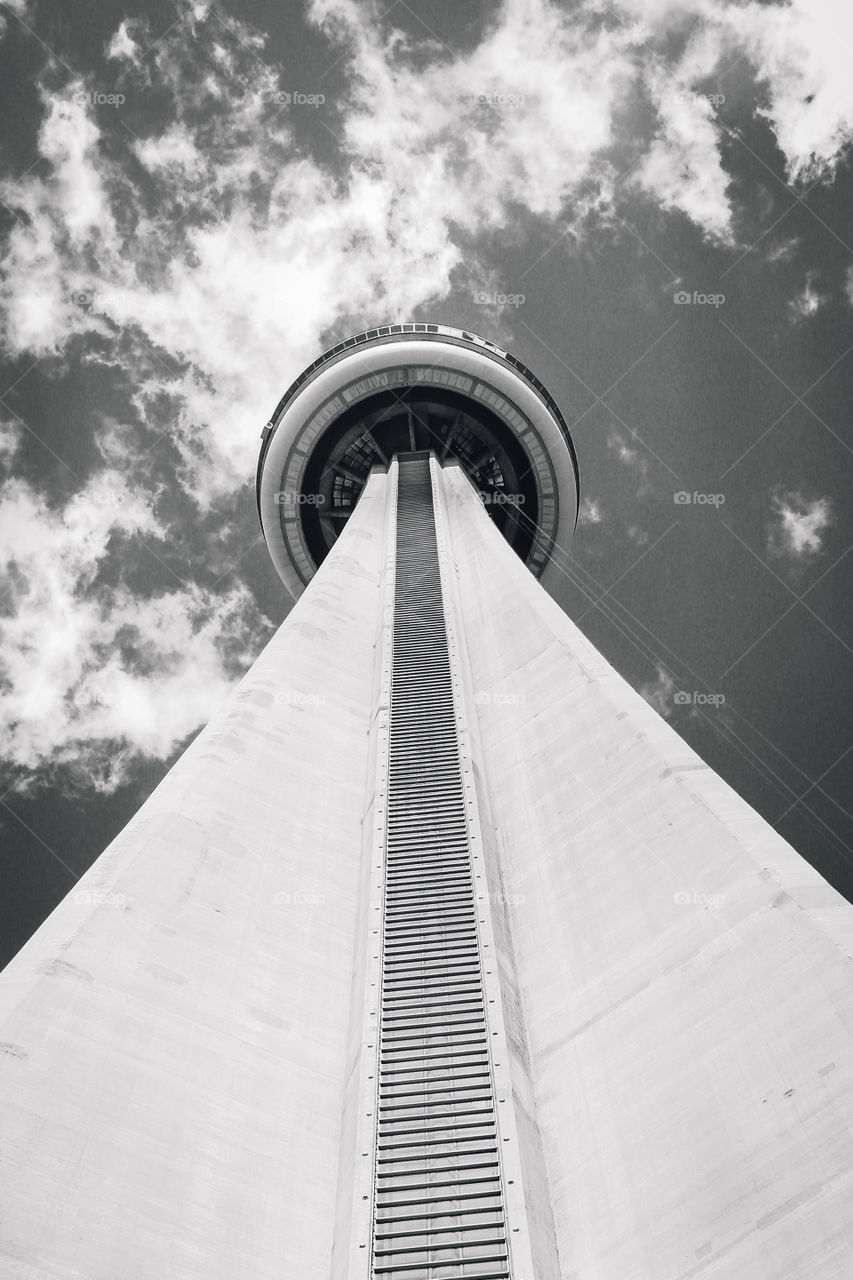 Black and white cn tower pic
