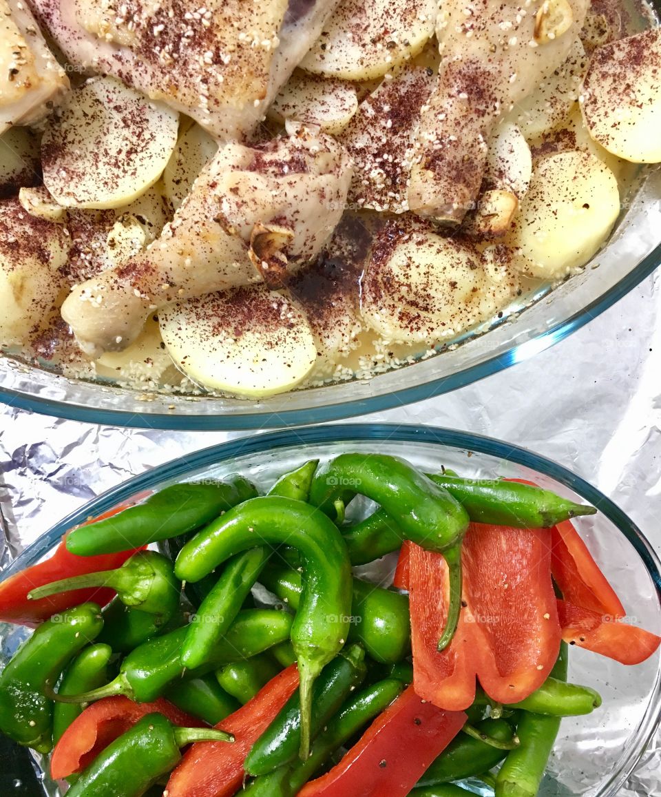 Chicken with potatoes in date sauce, lemon and peppers