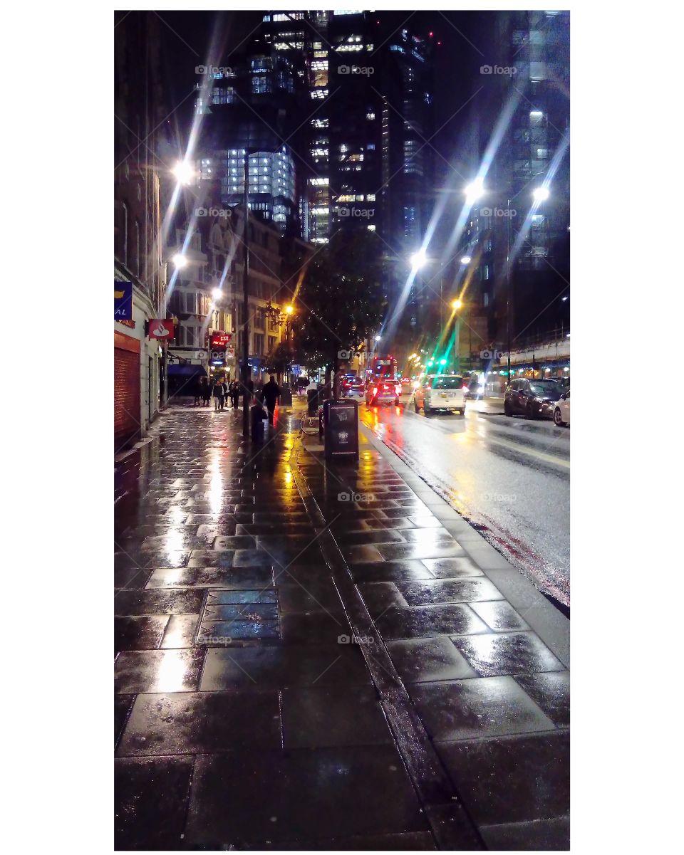 London by night after the rain