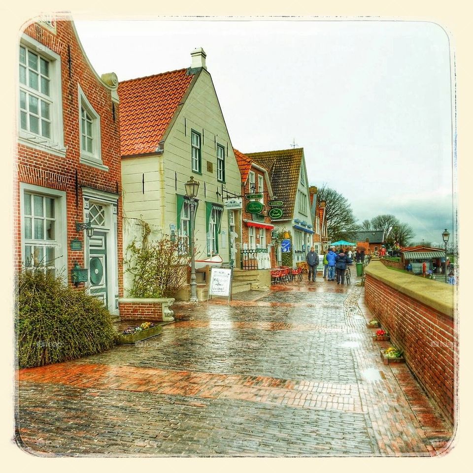 Rainy sidewalk in Greetsiel 