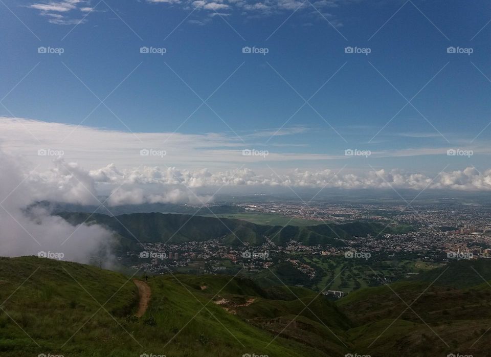 Beautiful sea of ​​clouds over the city of Maracay Venezuela.  blue sky, white clouds and splendid mountains