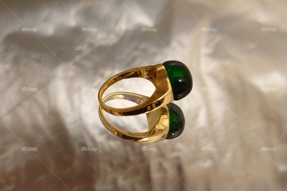 Beautiful green stone ring💍🪞Reflection in the mirror💍🪞