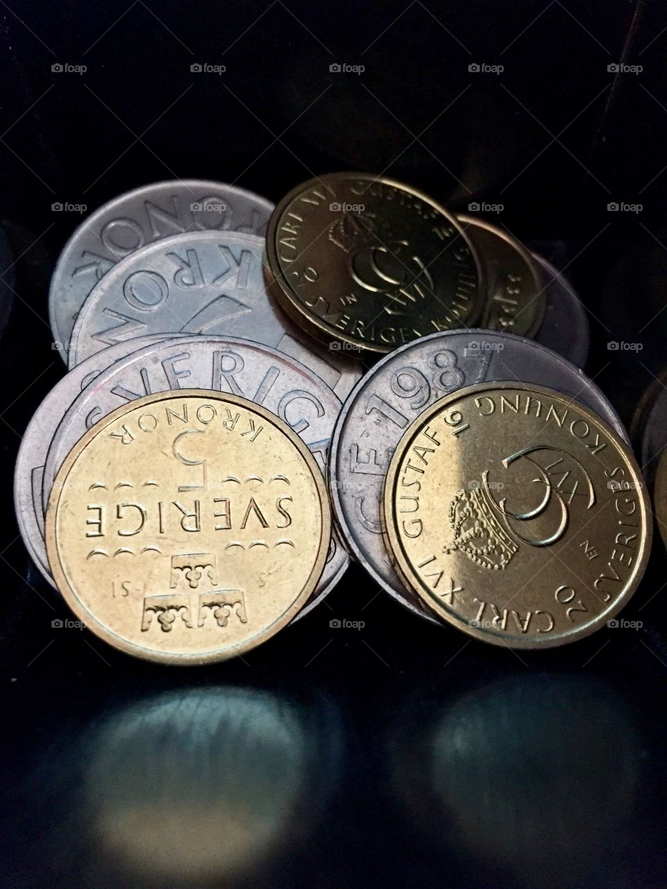 Swedish mixed new and old five kronor coins