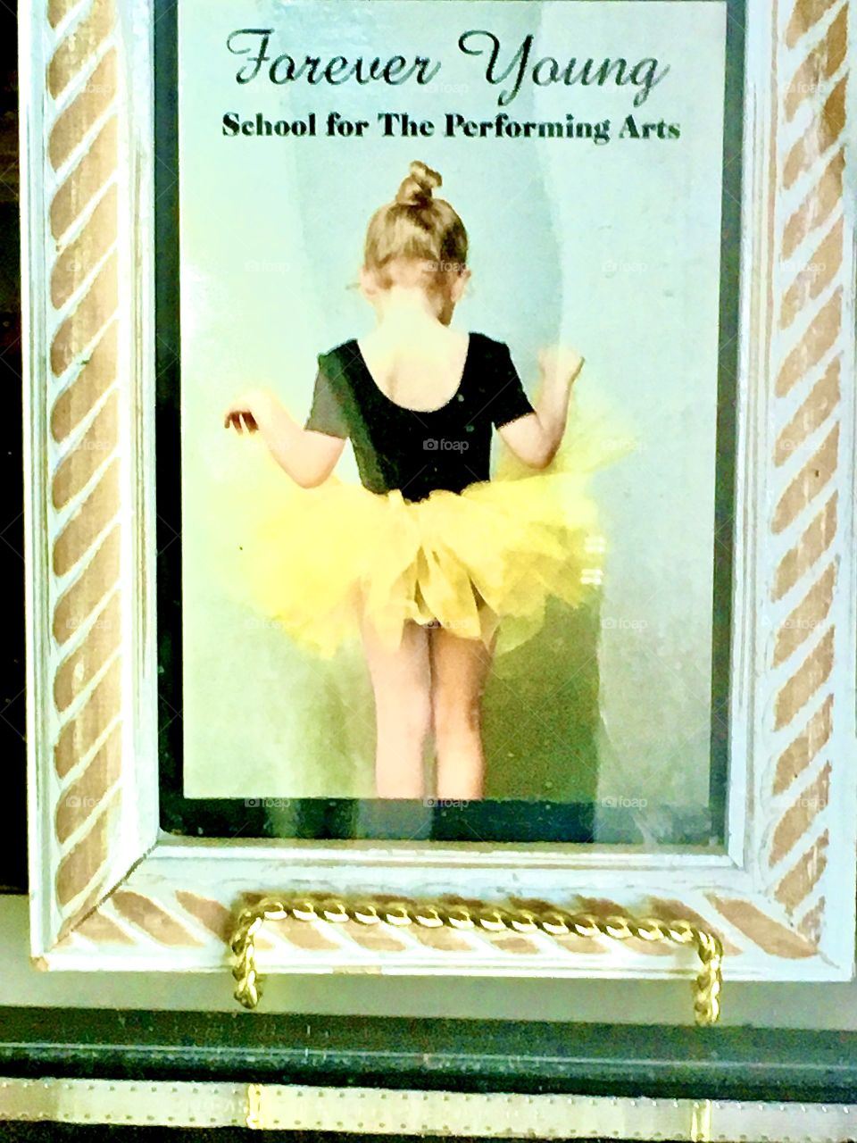 A last detail of the „Fall in Love with Dance“ dance school in Long Island City, Queens, NY off Vernon Jackson Avenue showing a little girl just starting out with her training. 2019. Hypnotic Productions