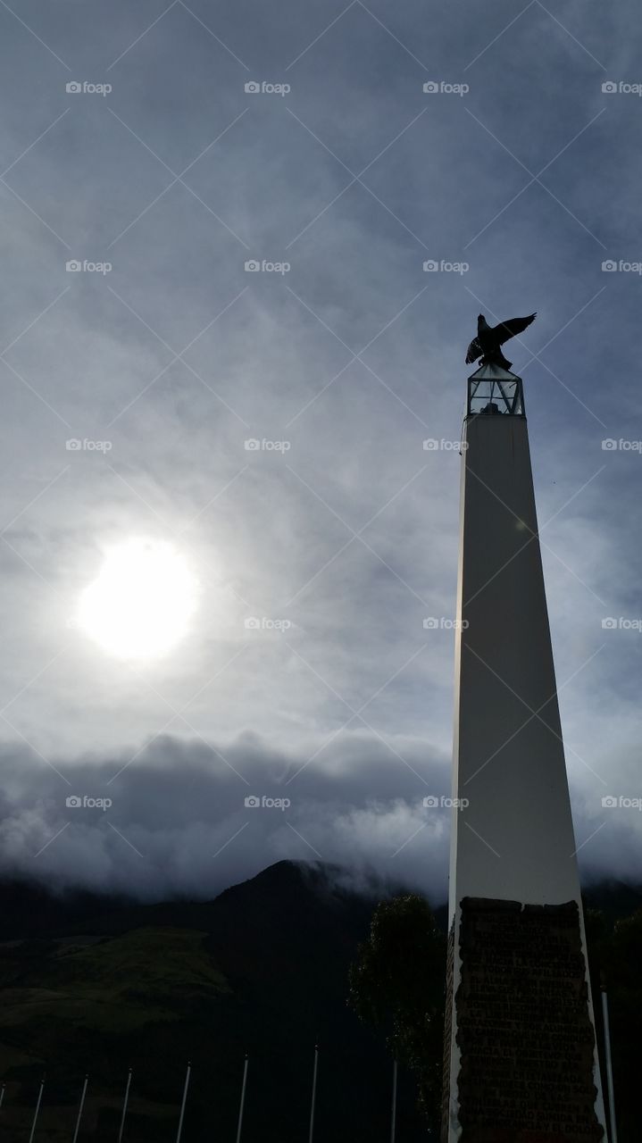 Monumento solar de libertad.