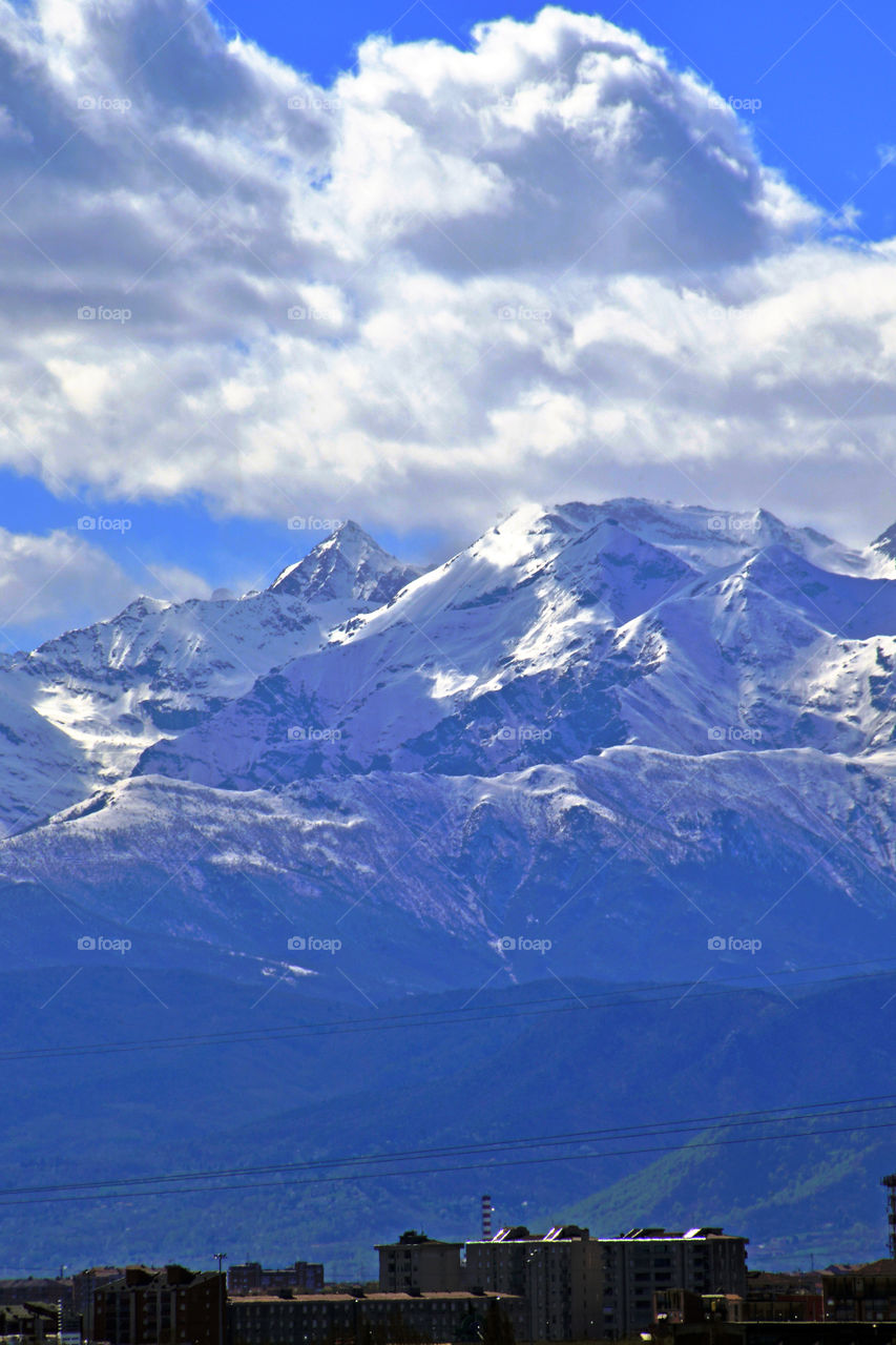 the city at the foot of the mountain