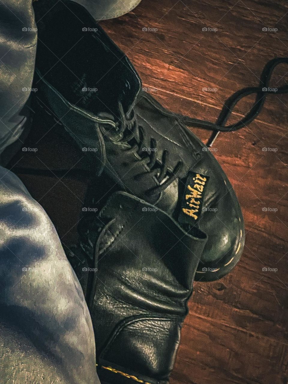 Infinity within laces