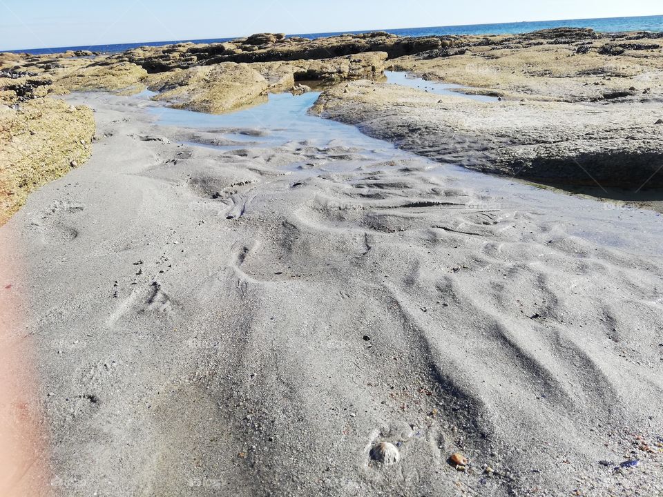 Rocher et plage bretonne