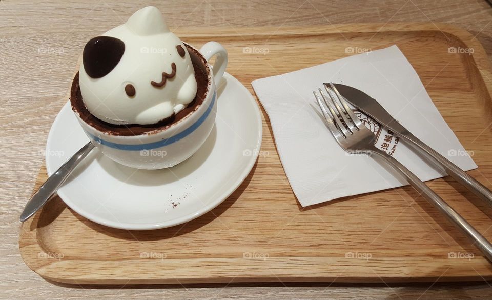 coffee with cat-shaped milk foam