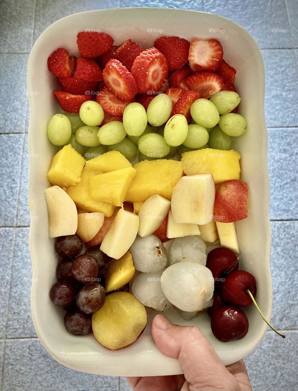 🇧🇷 FRUTAS! Morango, uva, manga, pêssego, cereja, lichia, ameixa e… carinho!
🇺🇸 FRUITS!  Strawberry, grape, mango, peach, cherry, lychee, plum and… affection!
