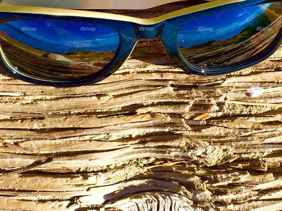 Sunglasses reflection