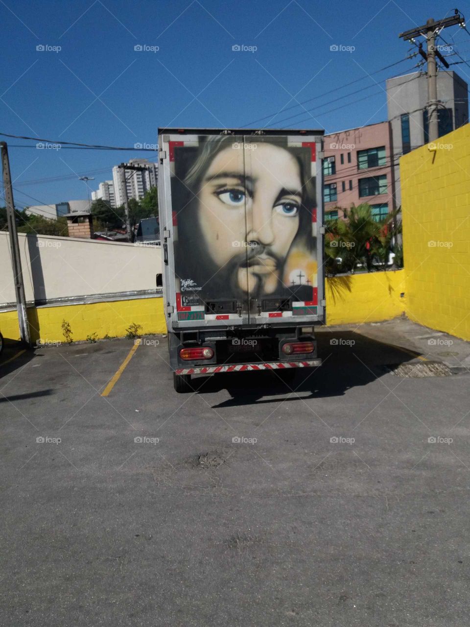 Caminhão com pintura de Jesus