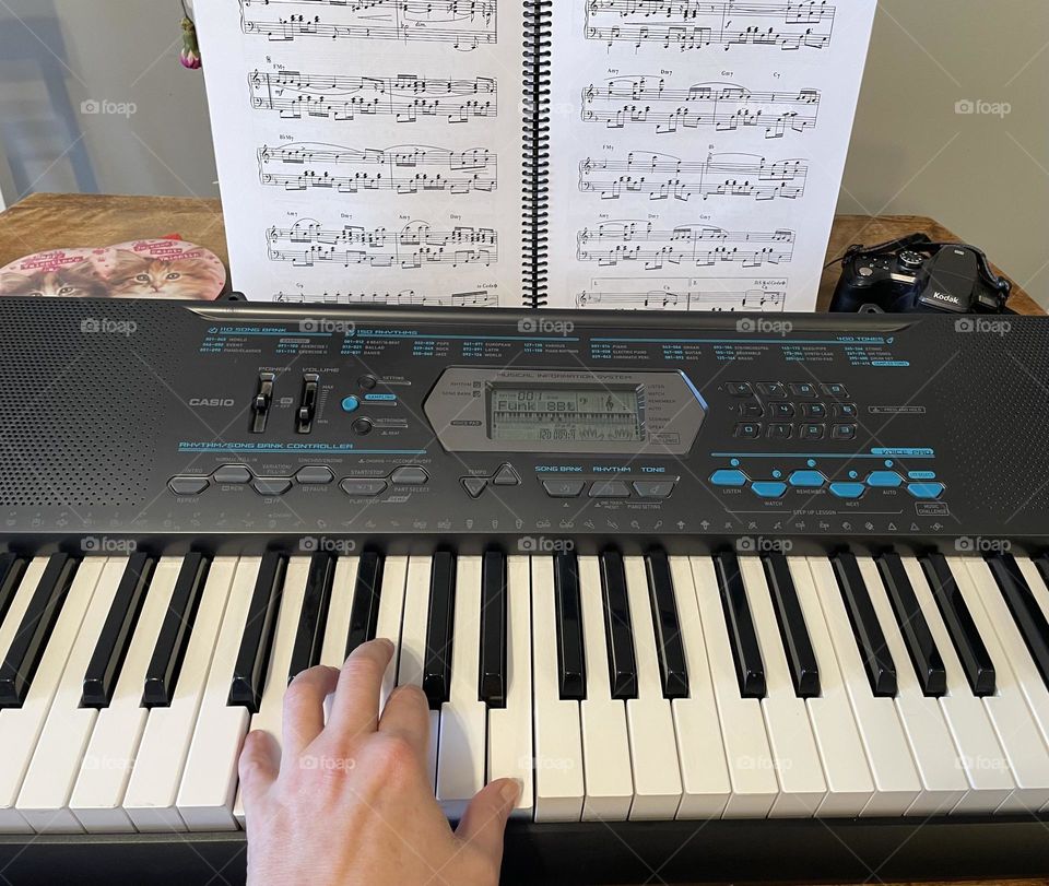 Learning, playing a new romantic song, on my Casio CTK-2100 keyboard, via sheet music, for Valentines Day