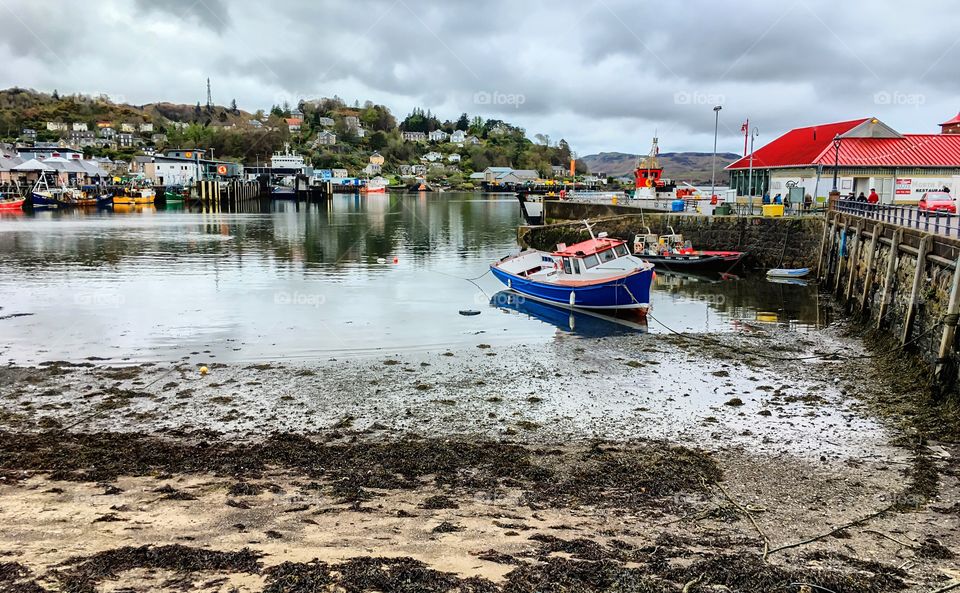 the idyllic little harbor of oban, scotland