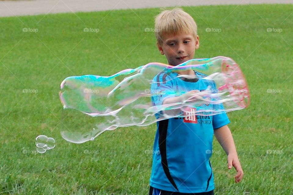 Giant bubbles