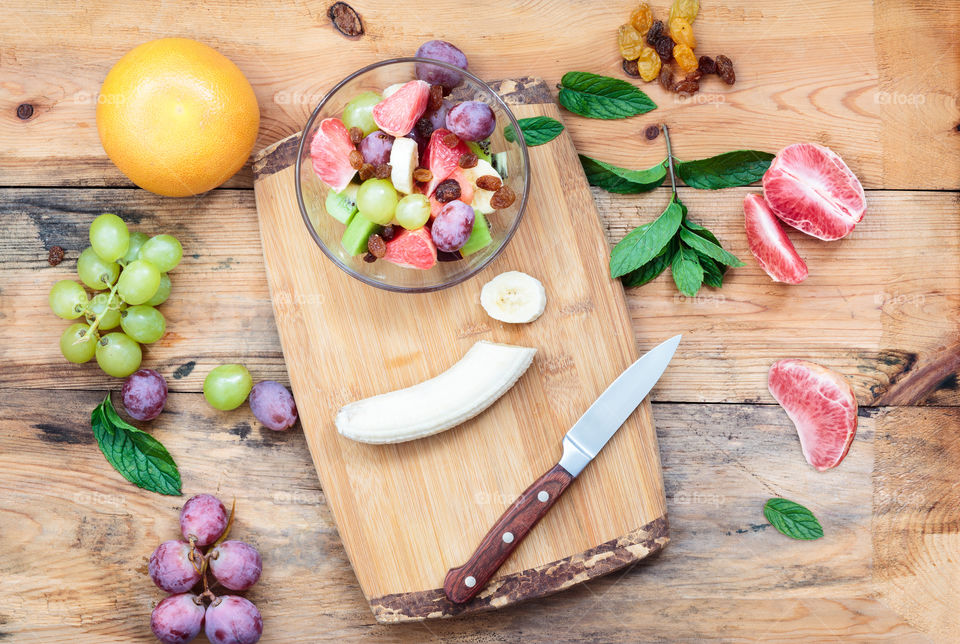 Salad with fresh fruits and vegetables