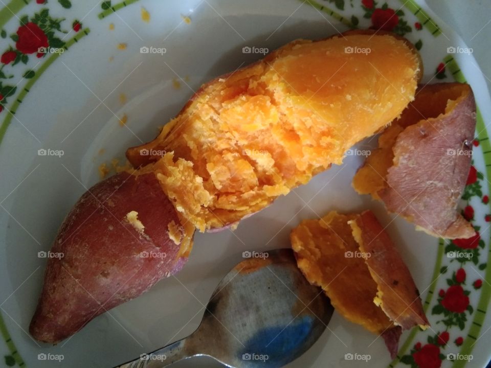 tubers, sweet potatoes, boiled sweet potatoes are typical tropical foods. please like and follow me, and give me my star posts. I will follow back and like you give stars to you. best friend follow