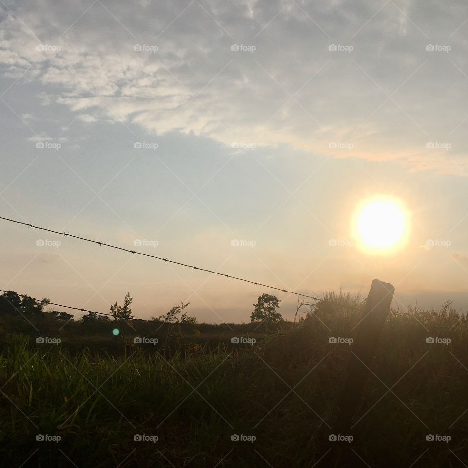 🌄#Entardecer que nos traz motivação!
Como não se inspirar com a beleza da #natureza?
📸 
#fotografia #sol #sun #sky #céu #nature #horizonte #paisagem #landscape #inspiração #mobgrafia #XôStress #FotografiaÉNossoHobby