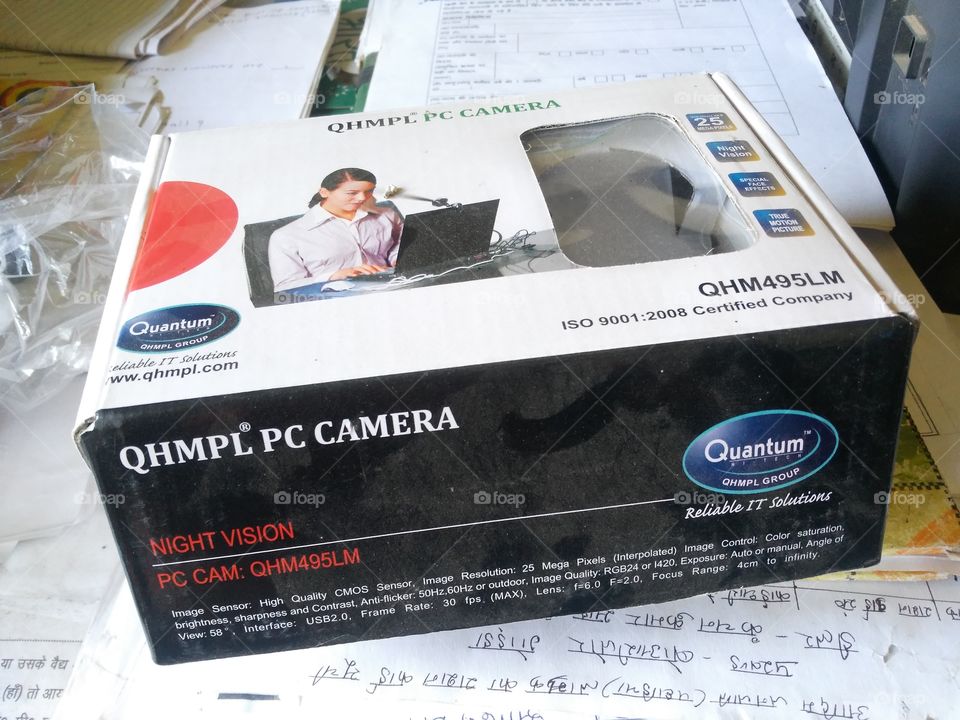 qmphl PC camera on the table