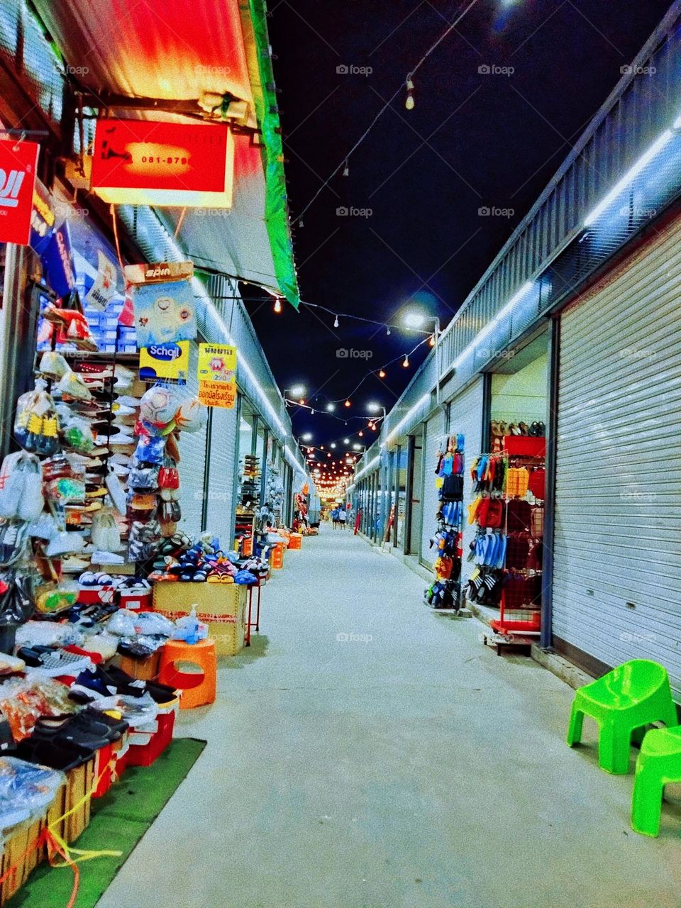 A quiet search alley.