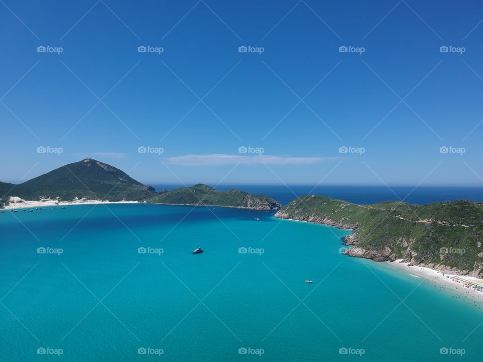 Paisagem aérea de Arraial do Cabo, no Rio de Janeiro, Brasil. Com um mar azul muito lindo!!