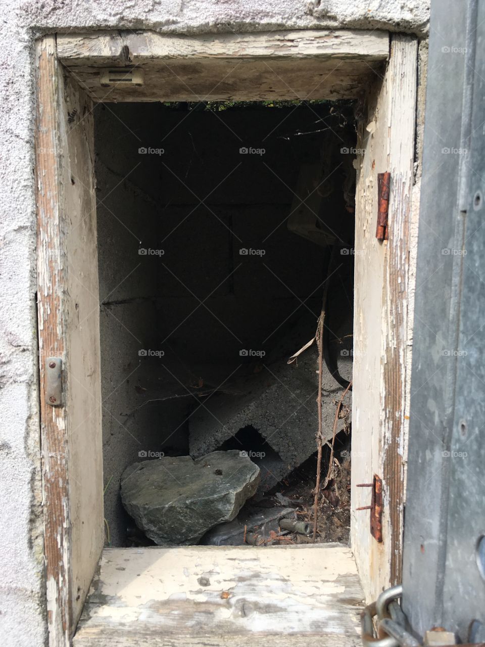 closed empty barn window view