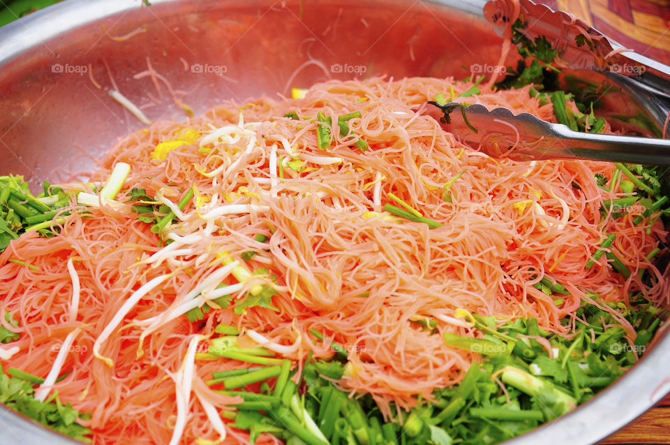Fried Noodle Pink in a large bowl, Thai snacks.
