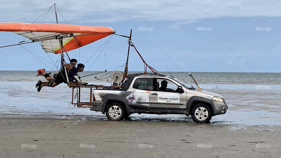 On move . Paragliding up pushed by car 