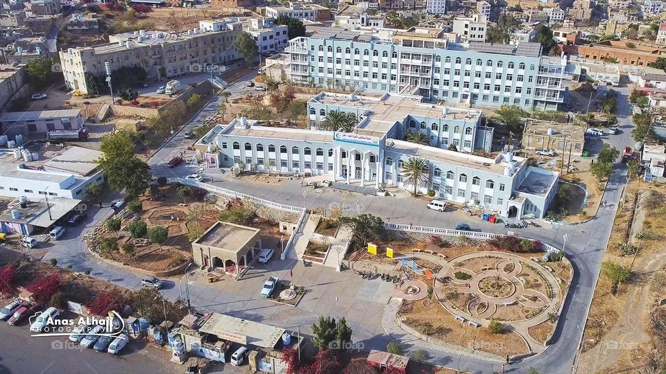 The image embodies a natural natural plate of the mountains of nature, where green agricultural stands are graded on the slopes as if they were lines of a poem, which fog harmoniously wrapped, and clouds hugged them in the mountain knife and the whis