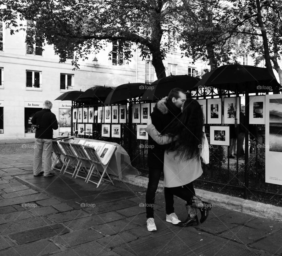 Kissing in Parisian Streets, love is all I need