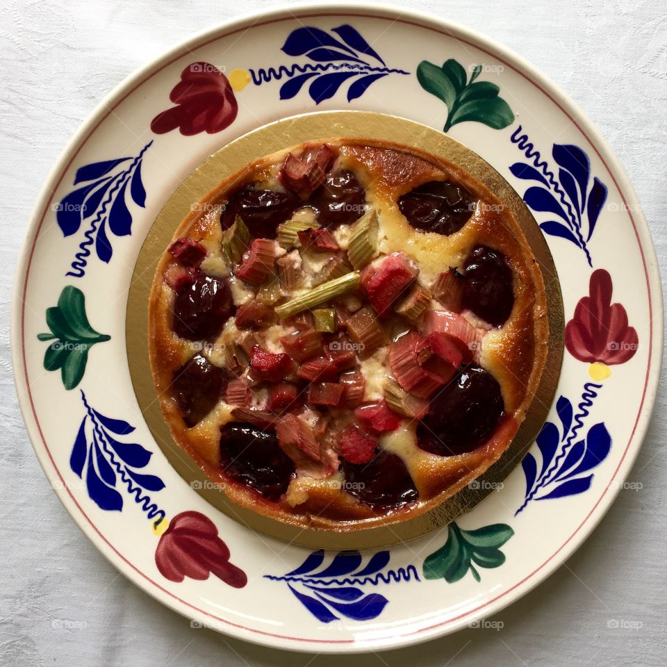 Rhubarb pie with plum