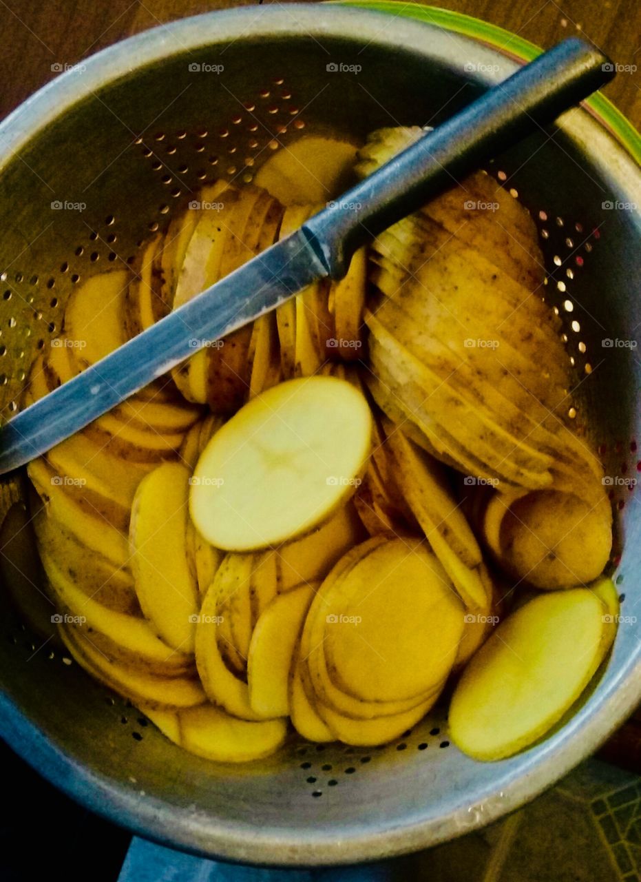 Cutting potatoes 