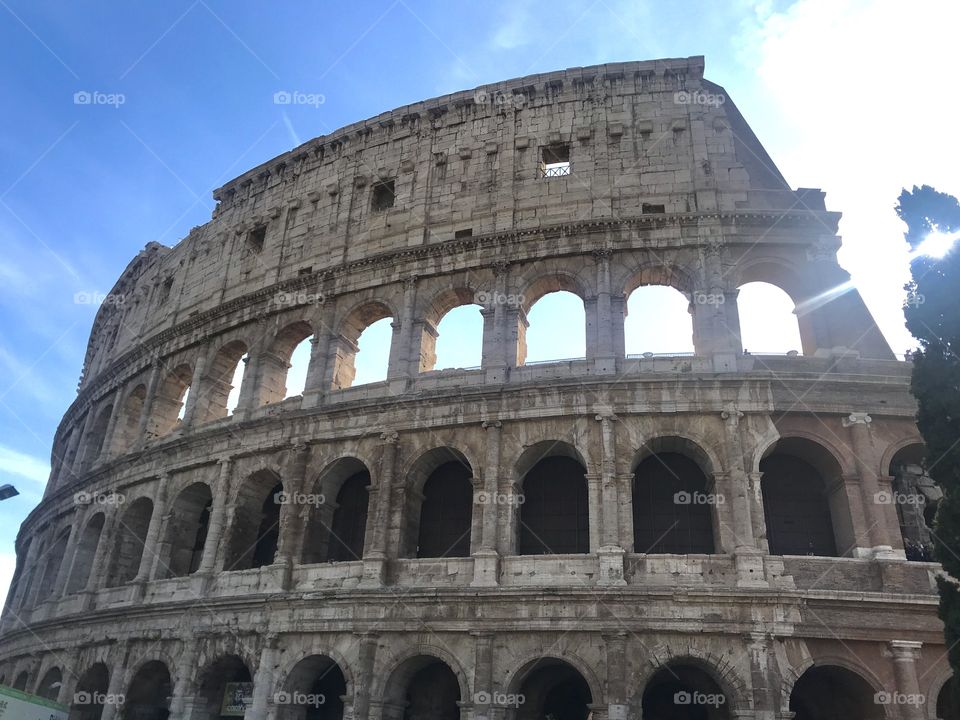 The colosseum in beautiful Roma!! 