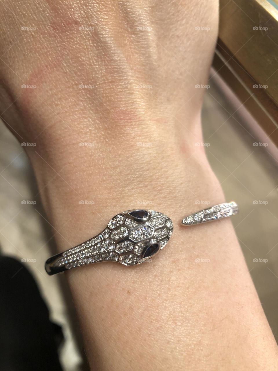 Diamond snake bracelet with the supplier eyes