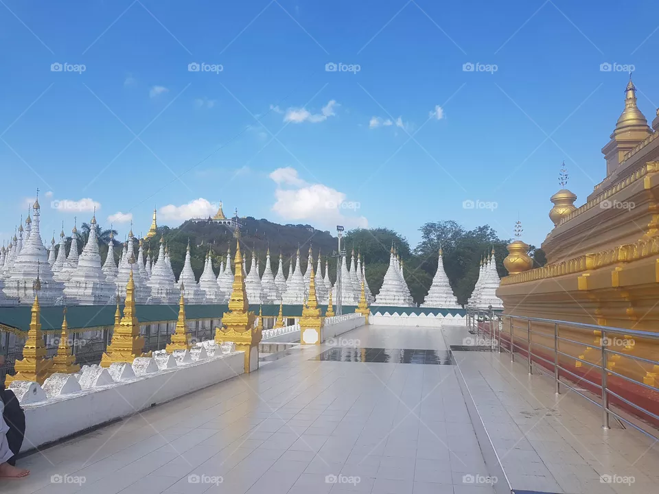 Making merit in Mandalay City