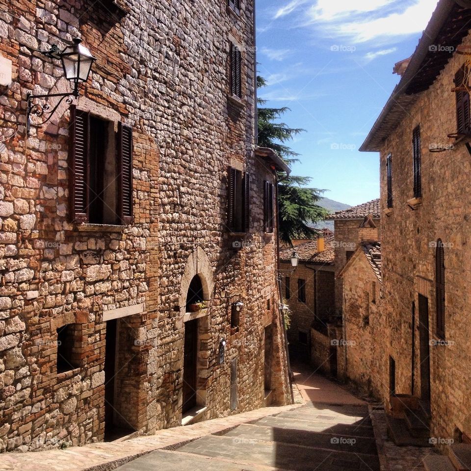 An afternoon stroll in an Italian village